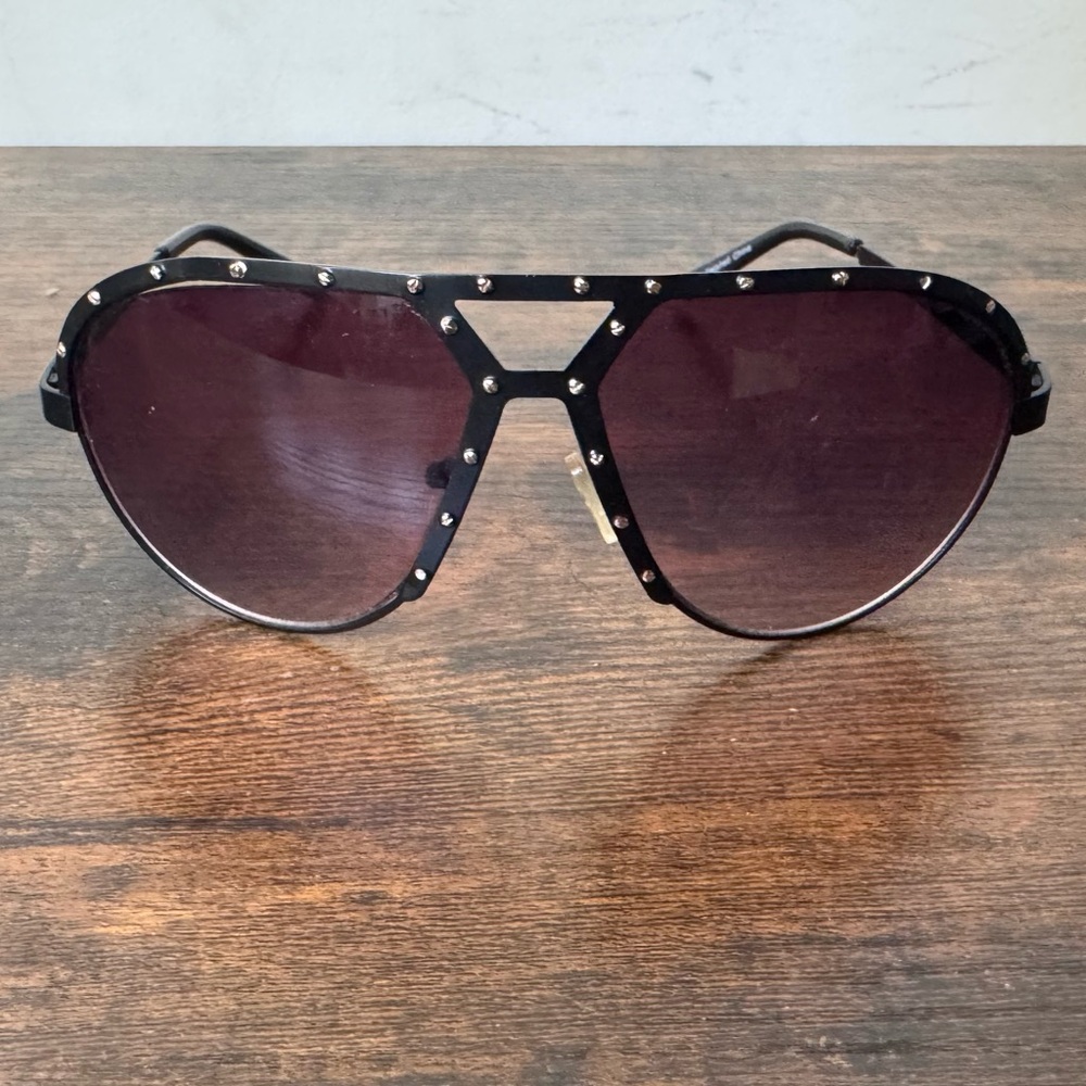 Stylish Black Sunglasses with Studded Frame